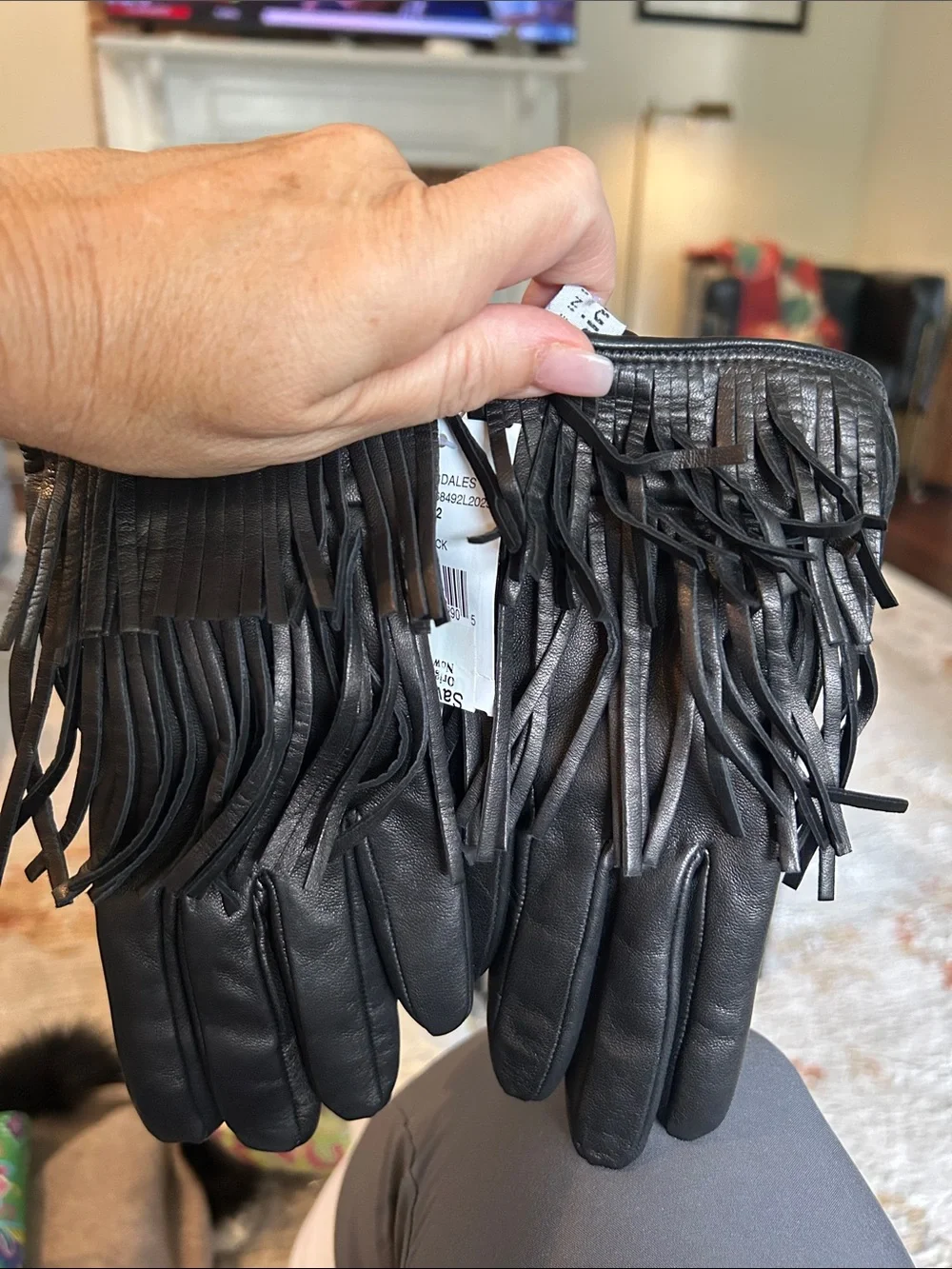 Bloomingdale's Size 6.5 Black Leather Women's Gloves Cashmere lined. NWT